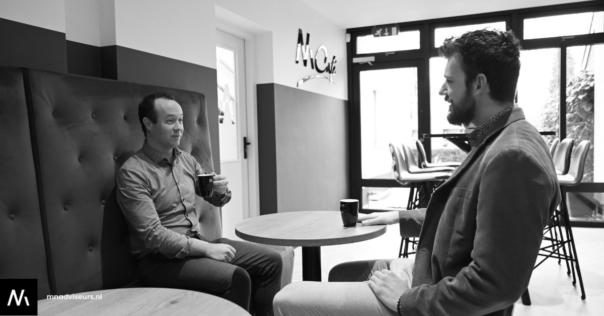 MN_Paul_en_Mike_in_gesprek_kantine_FB.jpg